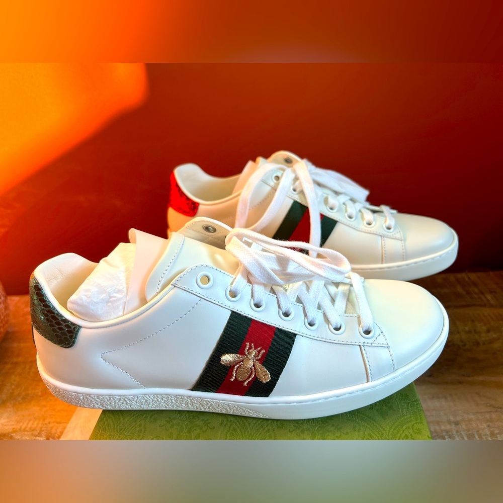 WOMEN’S GUCCI ACE TRAINER WITH BEE 🐝